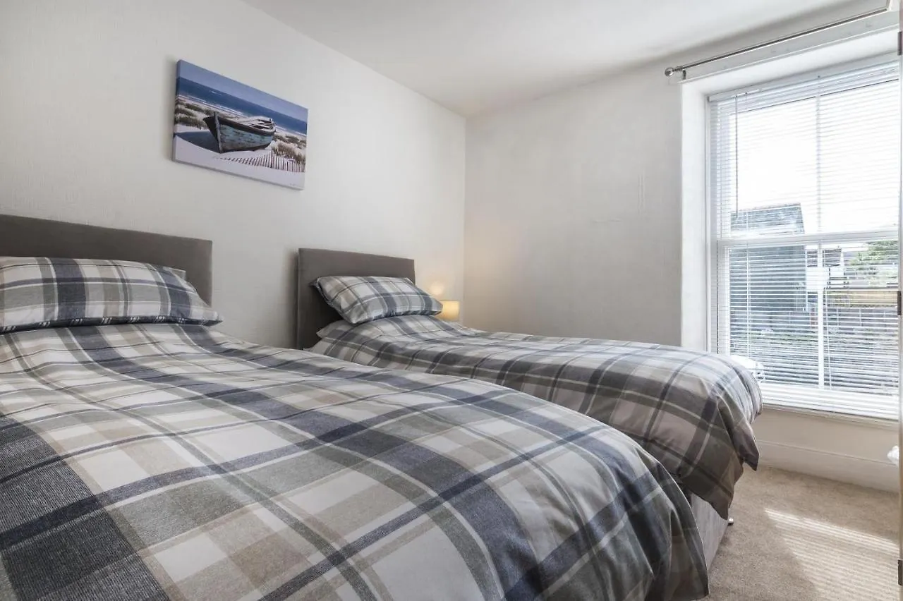 Holiday home Sandy Retreat - 3 Bedroom - Tenby