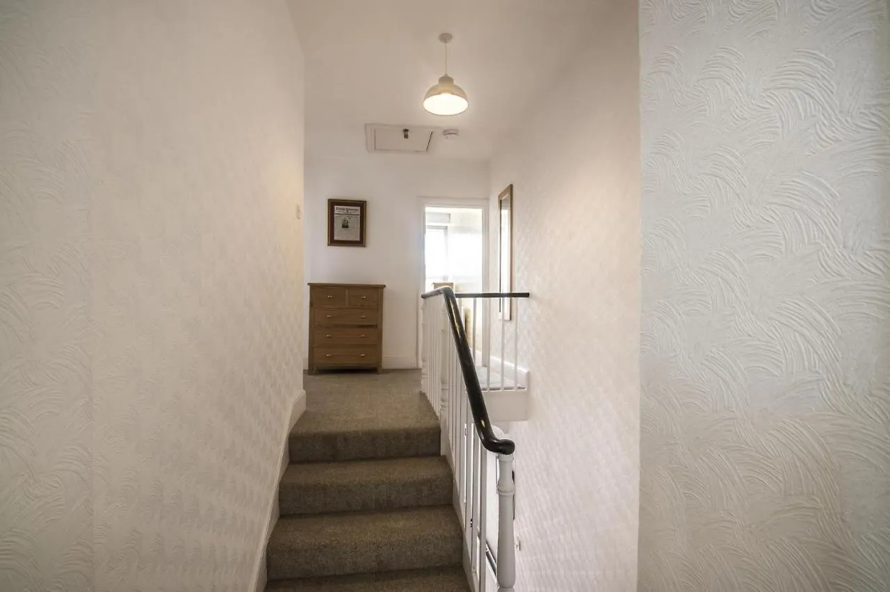 Sandy Retreat - 3 Bedroom - Holiday home