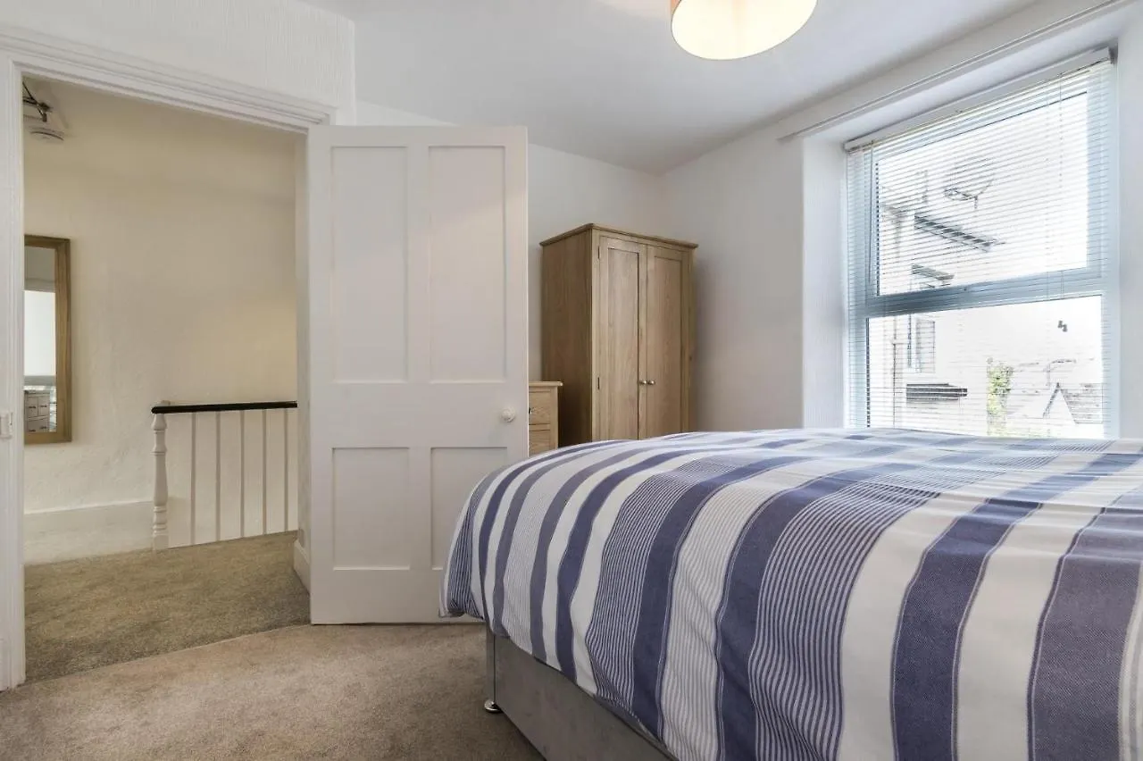 Sandy Retreat - 3 Bedroom - Tenby