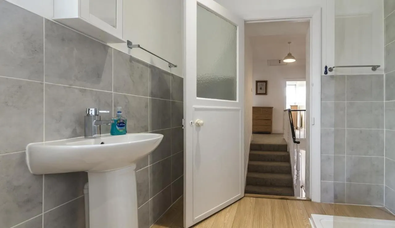 Sandy Retreat - 3 Bedroom - Tenby