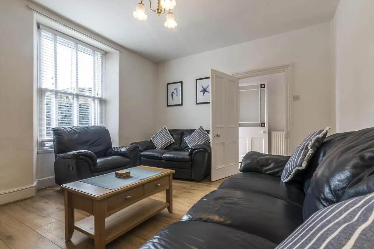Sandy Retreat - 3 Bedroom - * Tenby