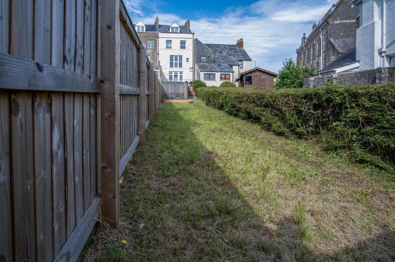 Flint House - 2 Bedroom - *