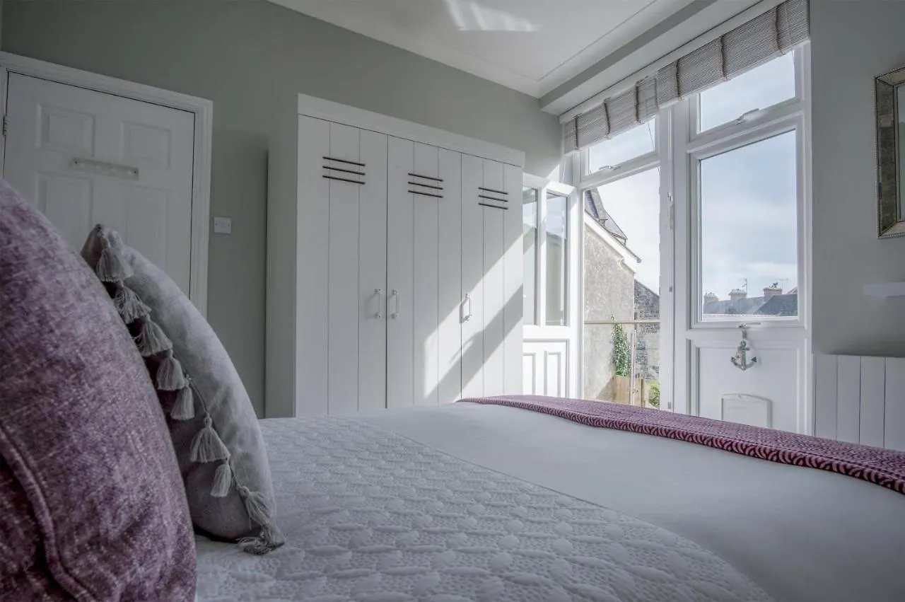 Flint House - 2 Bedroom - * Tenby