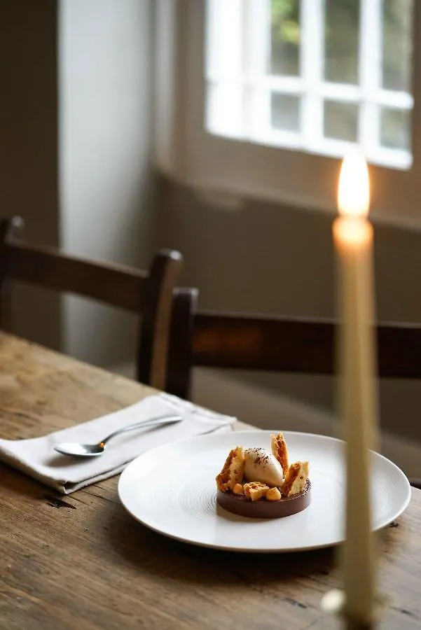 호텔 Abbey And Restaurant 4*
