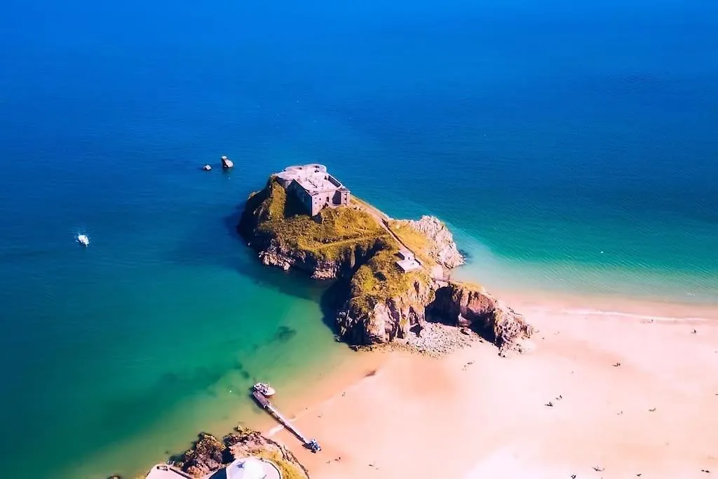 The Bothy Near Tenby, Big Projector Screen, Four-poster Bed, On-site Hot Tub Access Via Pack, Breakfast 公寓 滕比