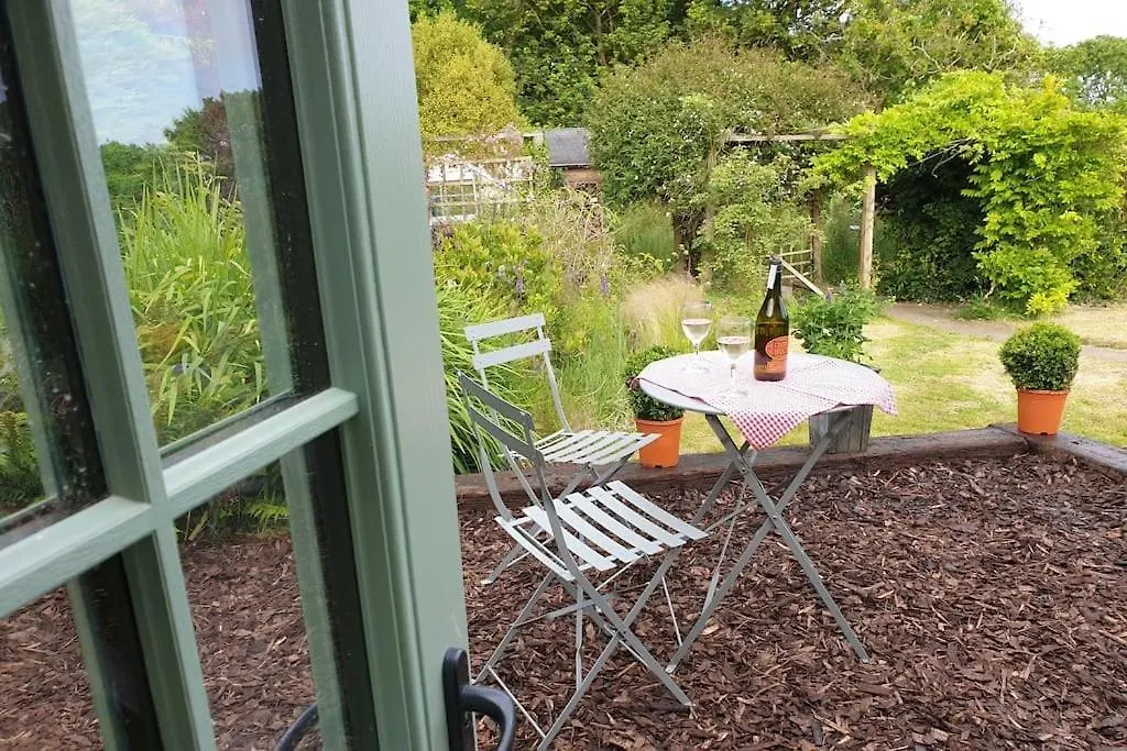 公寓 The Bothy Near Tenby, Big Projector Screen, Four-poster Bed, On-site Hot Tub Access Via Pack, Breakfast 滕比