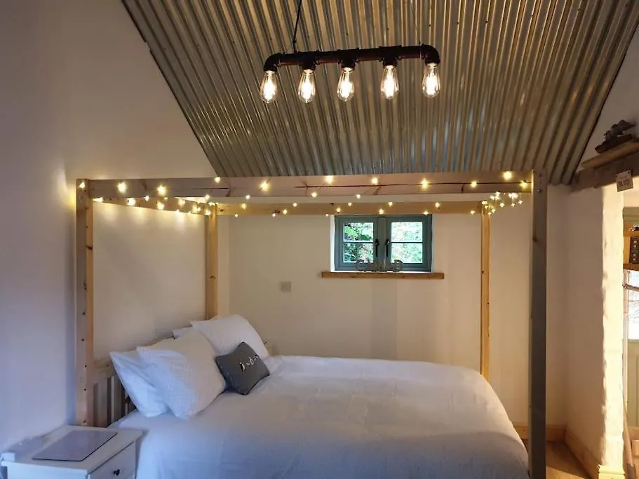公寓 The Bothy Near Tenby, Big Projector Screen, Four-poster Bed, On-site Hot Tub Access Via Pack, Breakfast