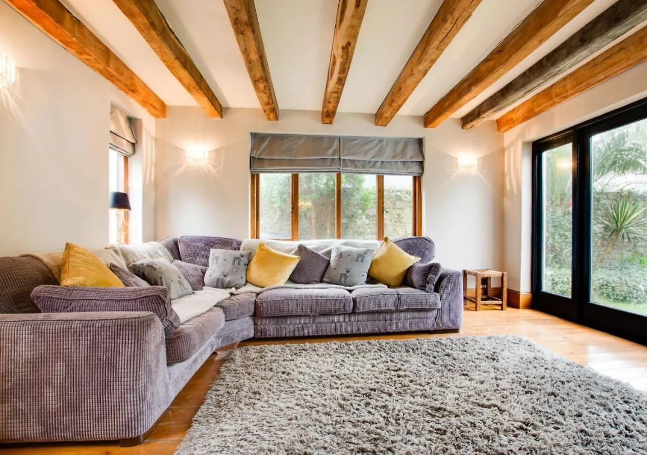 Wall Cottage * テンビー
