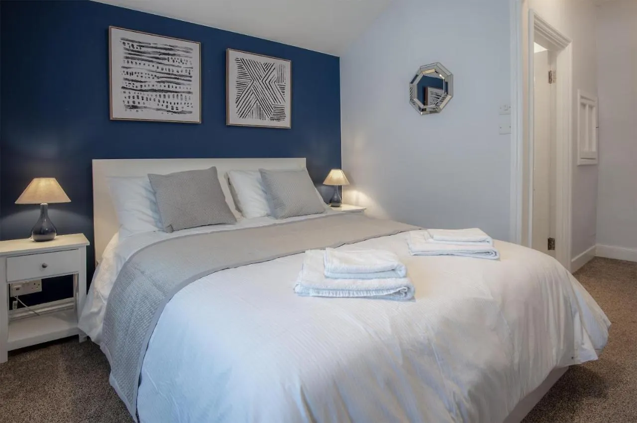 Gwynne House - 6 Bedroom Luxurious - Harbour *