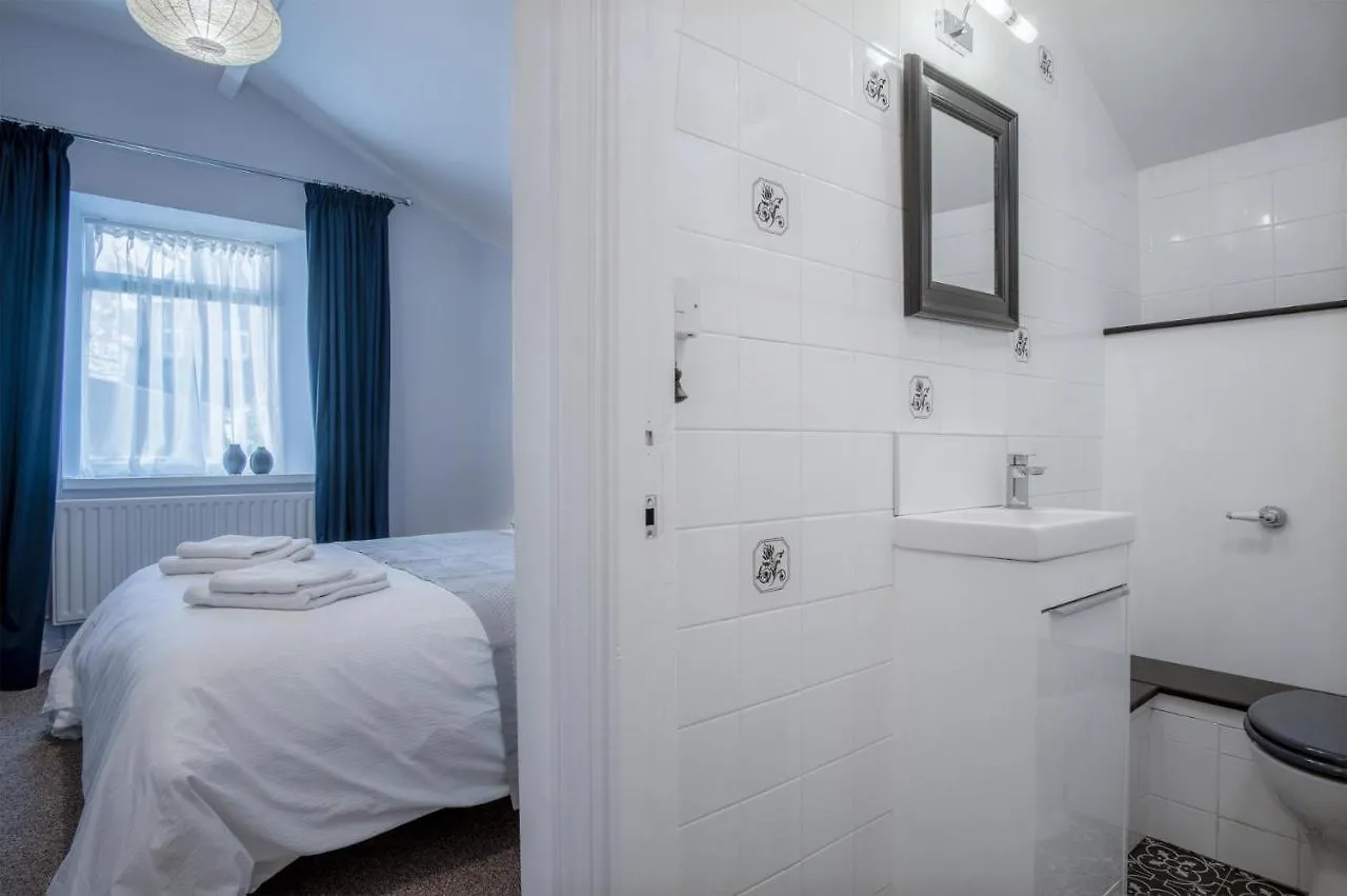 Gwynne House - 6 Bedroom Luxurious - Harbour Holiday home Tenby