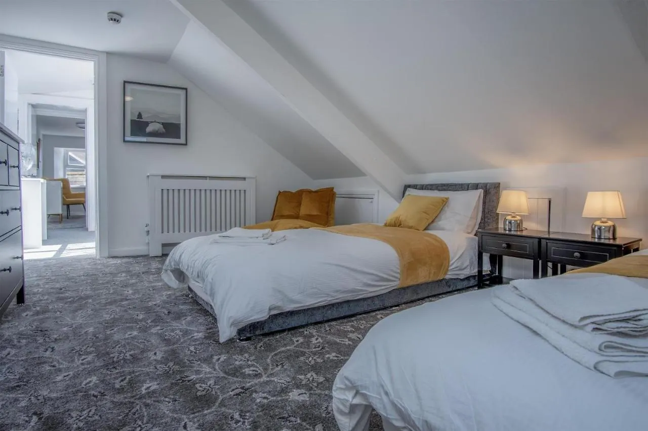 Gwynne House - 6 Bedroom Luxurious - Harbour Holiday home Tenby