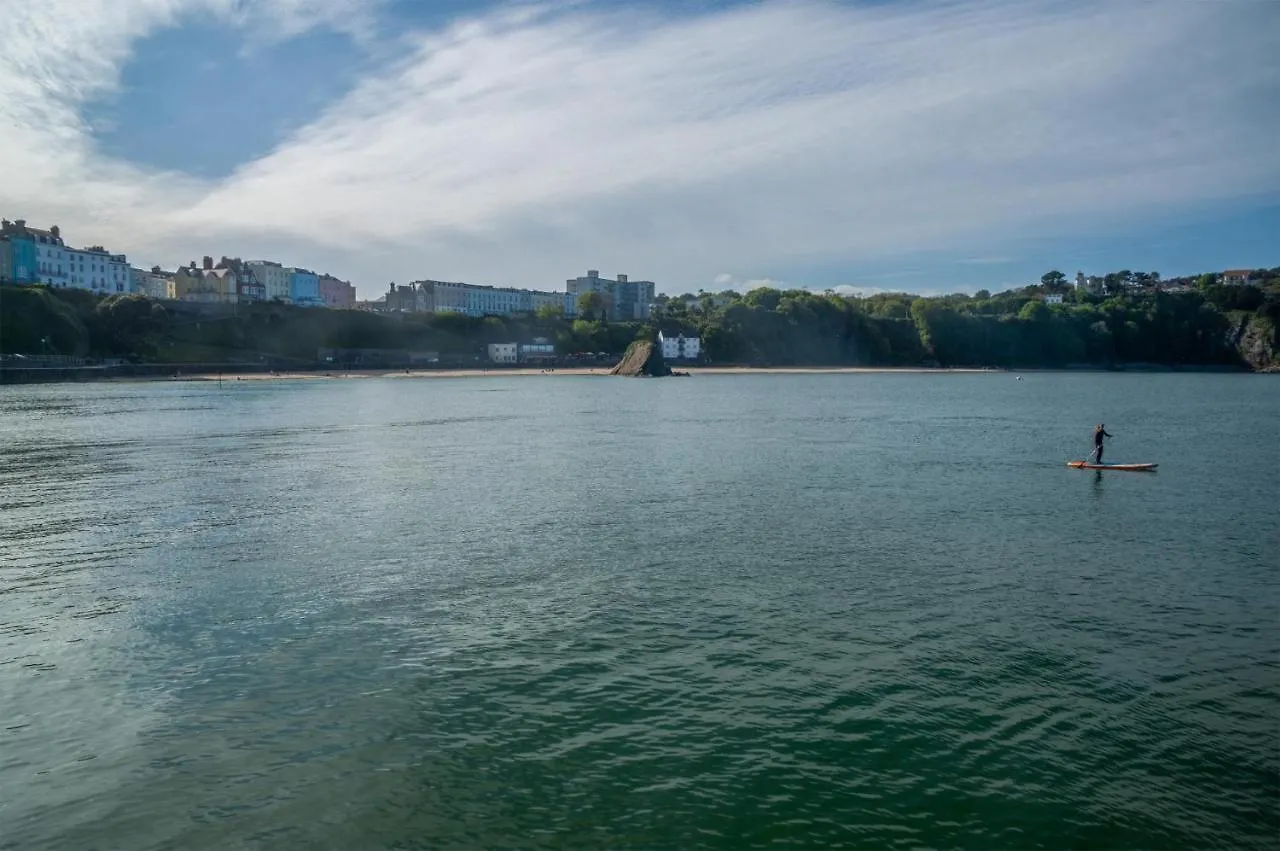 Gwynne House - 6 Bedroom Luxurious - Harbour *
