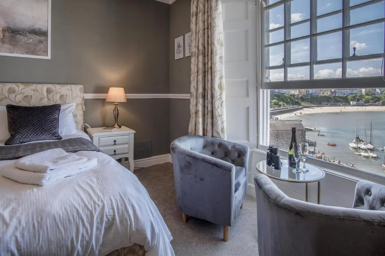 Gwynne House - 6 Bedroom Luxurious - Harbour Holiday home *