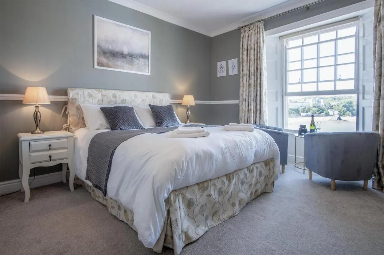 Gwynne House - 6 Bedroom Luxurious - Harbour Holiday home *