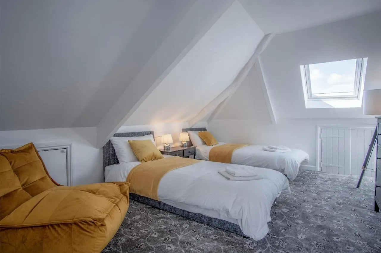 Gwynne House - 6 Bedroom Luxurious - Harbour Holiday home Tenby