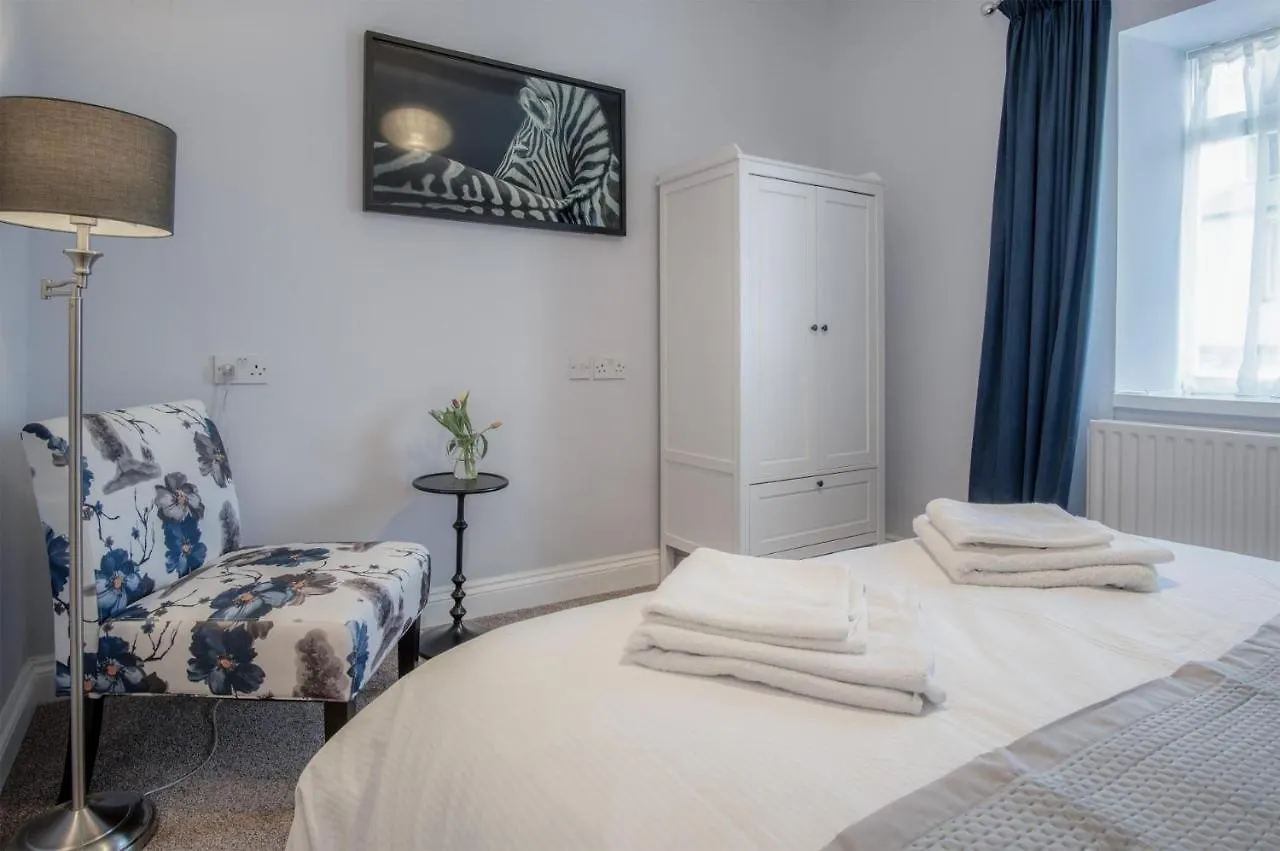 Gwynne House - 6 Bedroom Luxurious - Harbour Holiday home Tenby