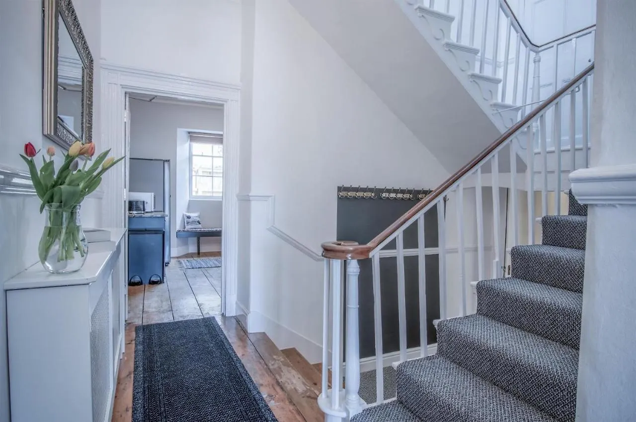 Gwynne House - 6 Bedroom Luxurious - Harbour Holiday home