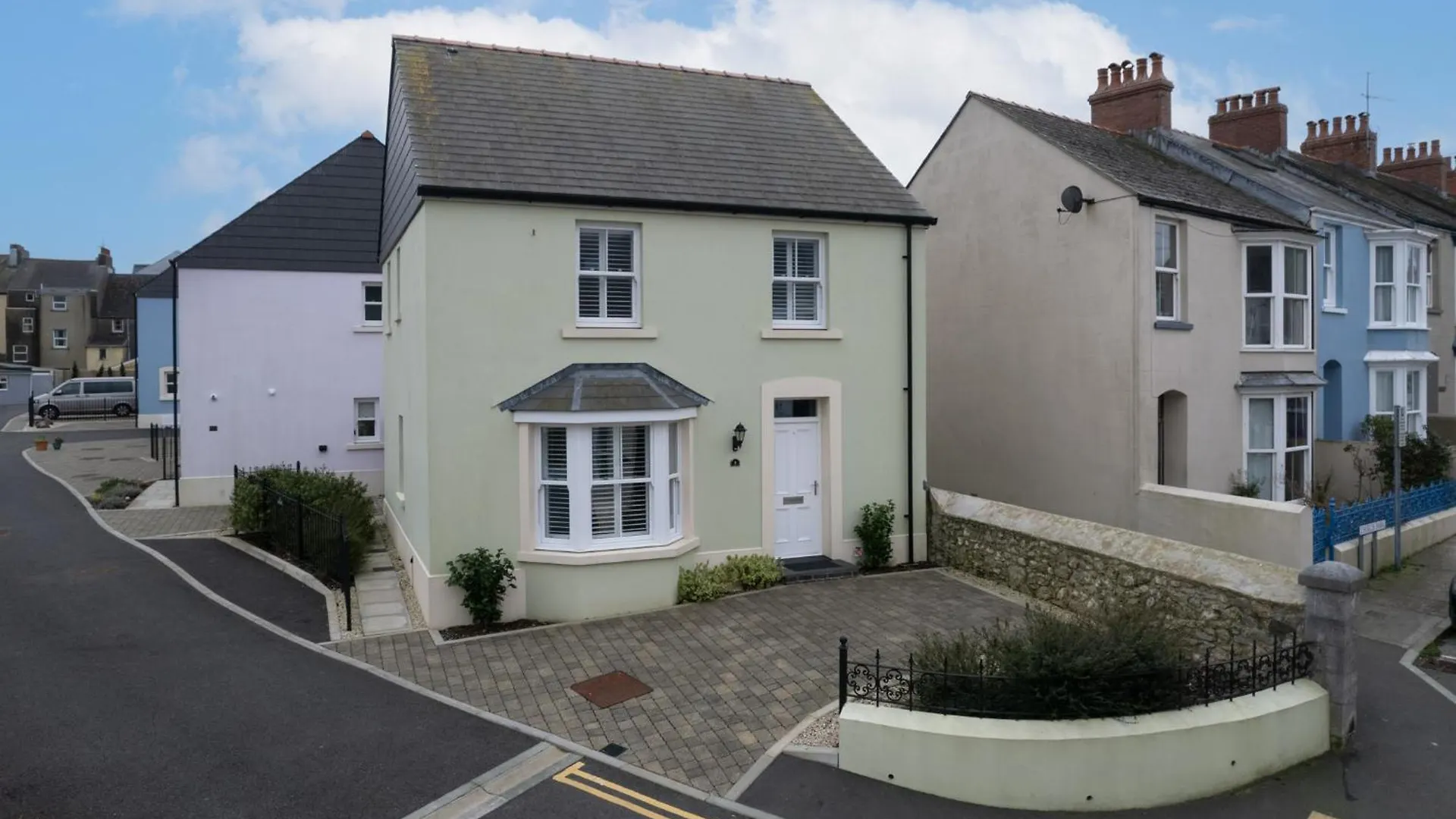 Mews - Seaside Parking Terrace * Tenby