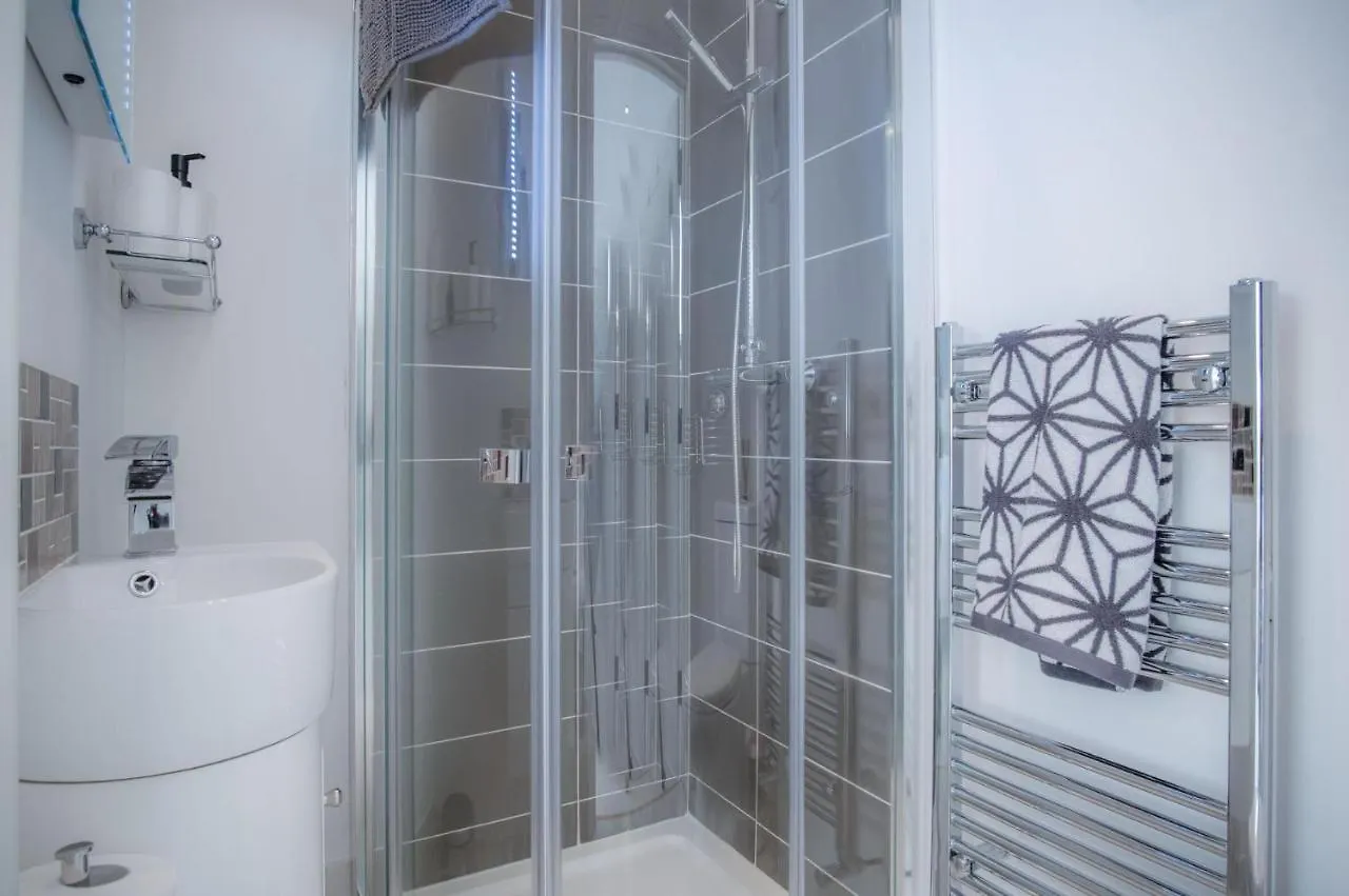 Skylark - 2 Bedroom - Tenby