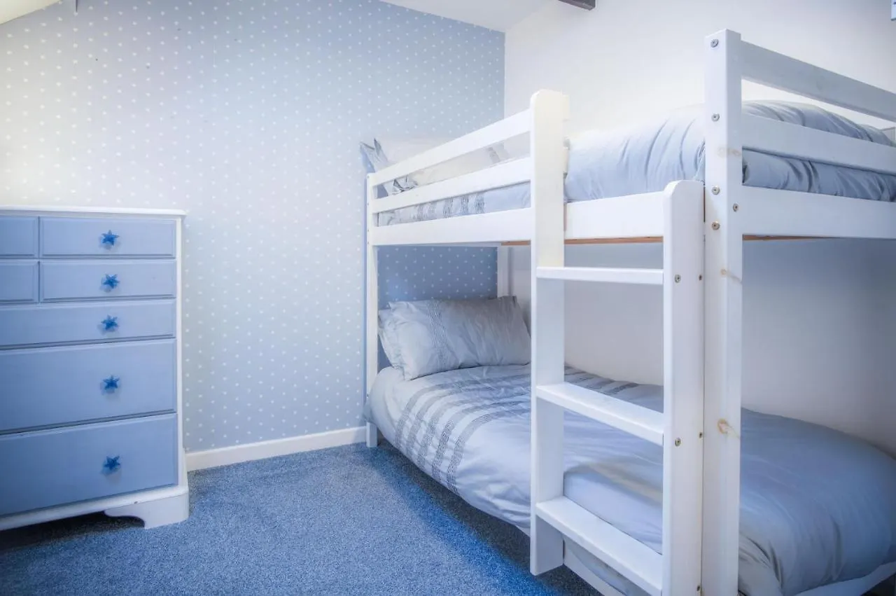 The Penthouse At The Mews - 2 Bedroom - * Tenby