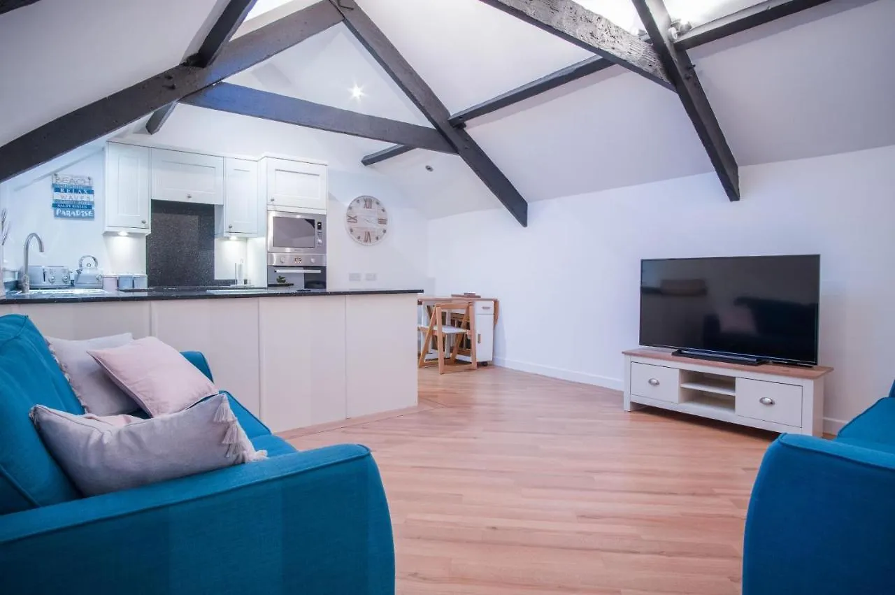 The Penthouse At The Mews - 2 Bedroom - *