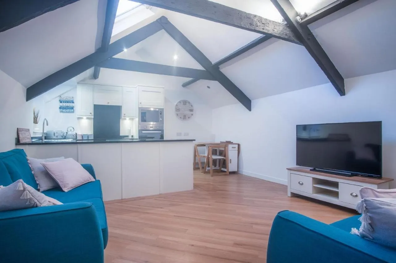 Apartment The Penthouse At The Mews - 2 Bedroom - *