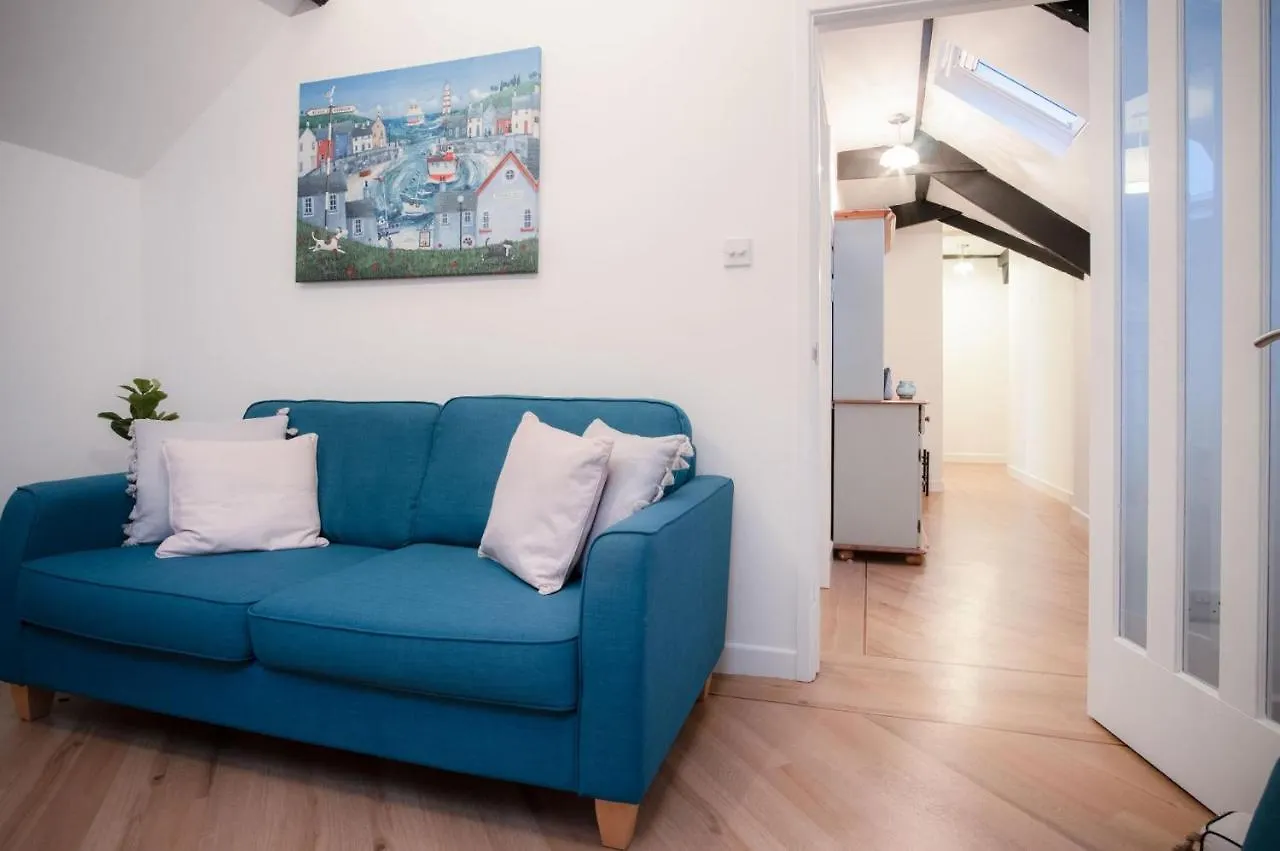 The Penthouse At The Mews - 2 Bedroom - Tenby