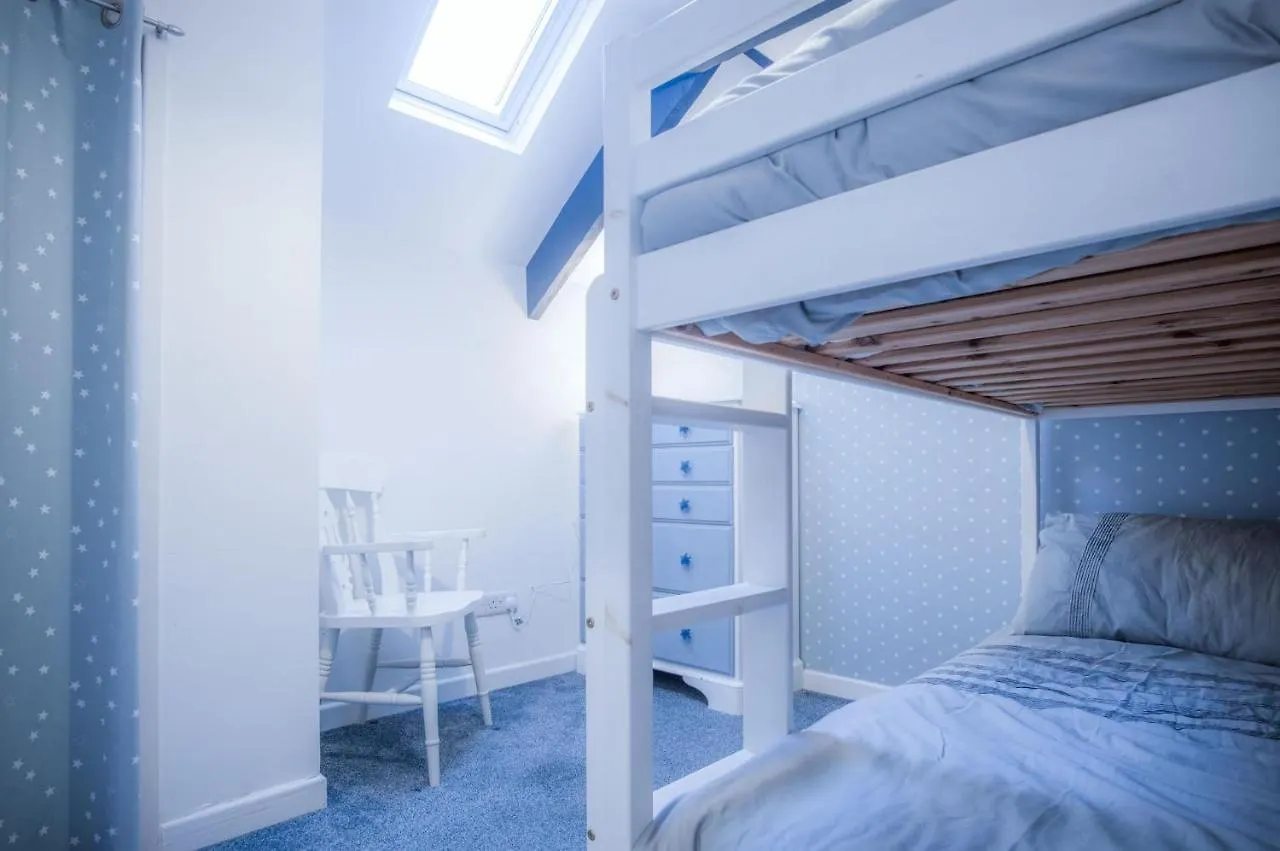 The Penthouse At The Mews - 2 Bedroom - Tenby