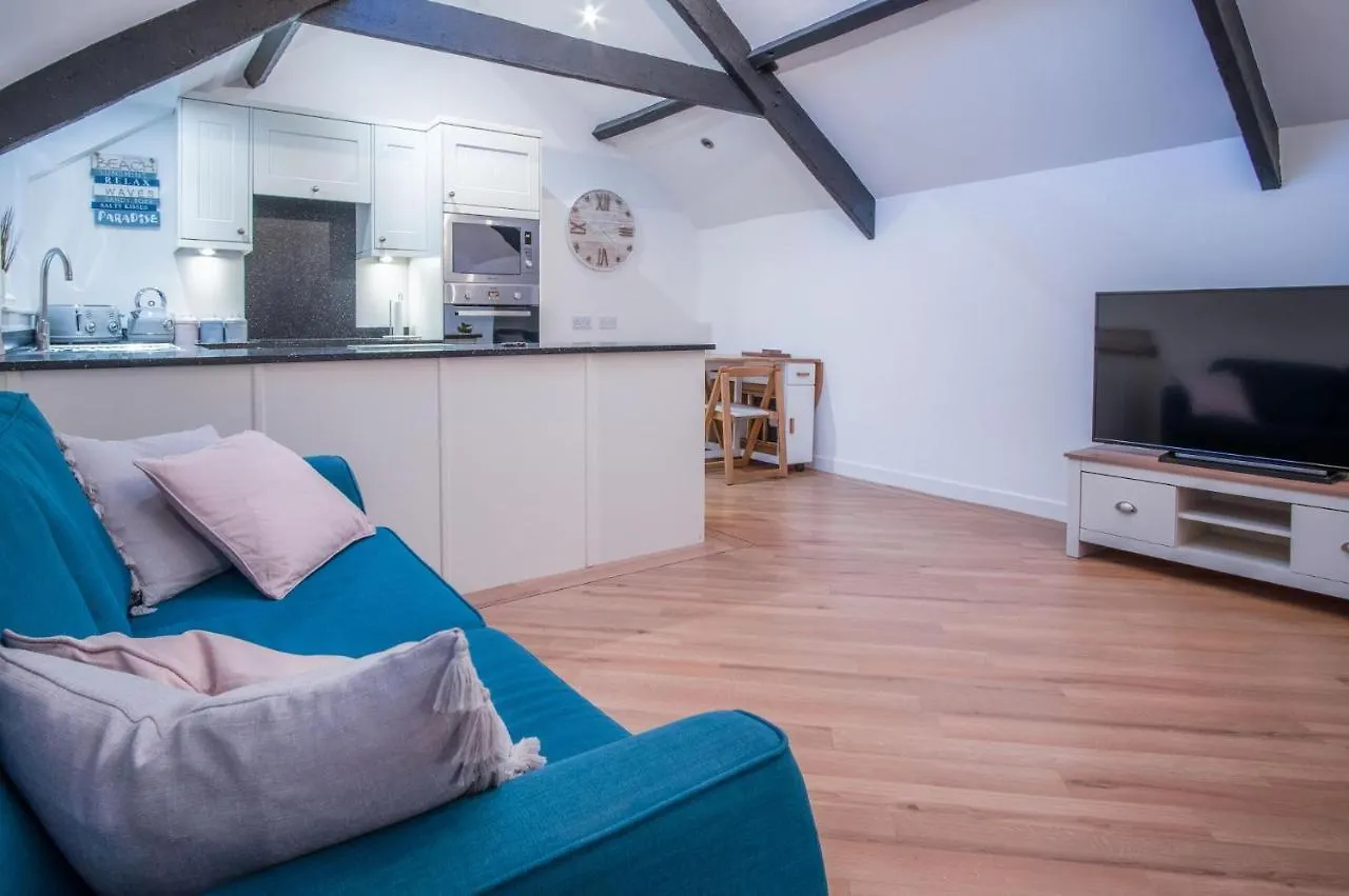 Apartment The Penthouse At The Mews - 2 Bedroom - *