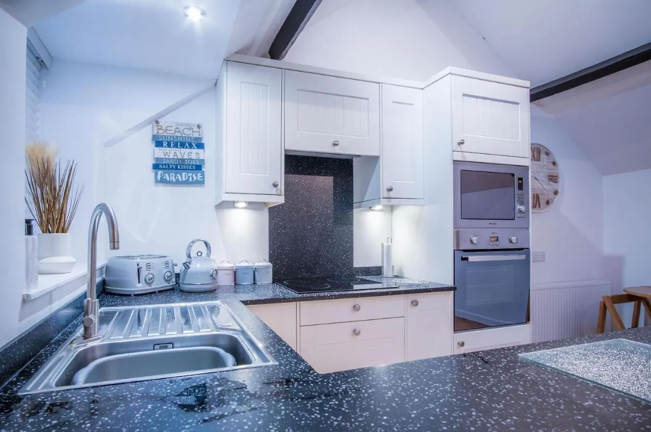 The Penthouse At The Mews - 2 Bedroom - * Tenby
