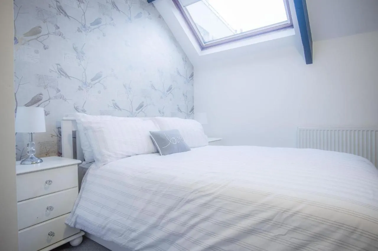 The Penthouse At The Mews - 2 Bedroom - Apartment Tenby