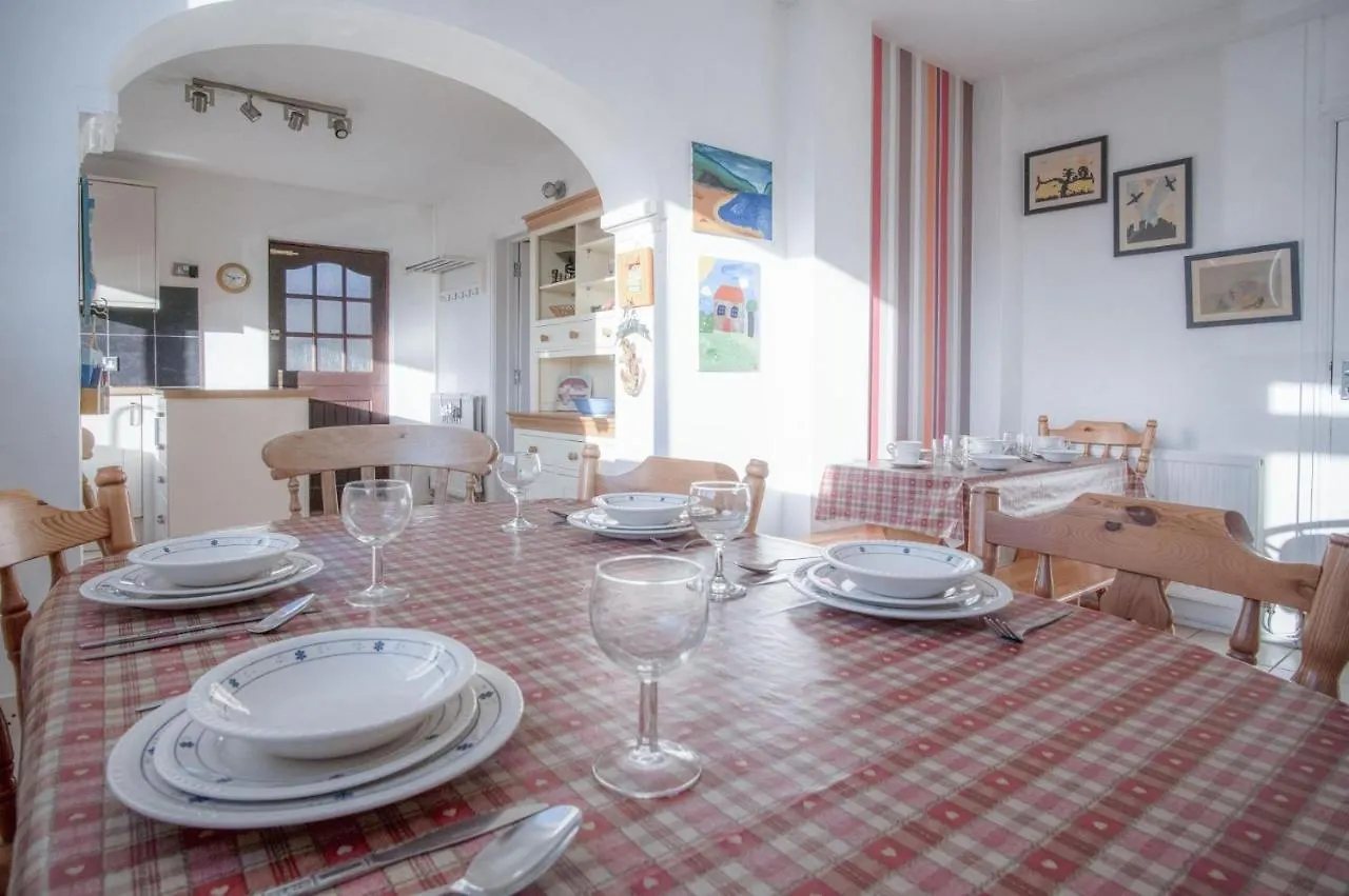Maytree - 4 Bedroom - Casa vacanze Tenby