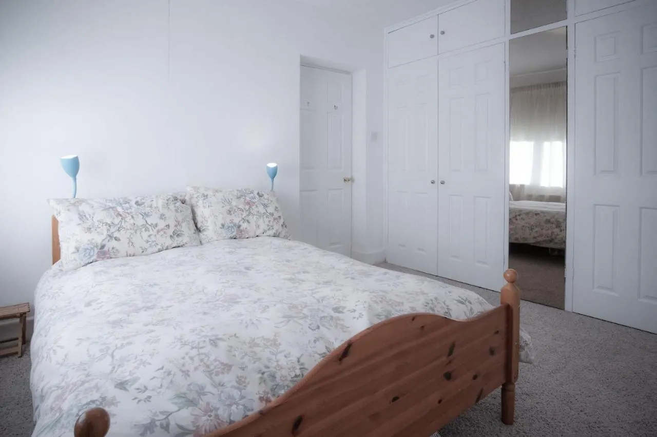 Maytree - 4 Bedroom - *