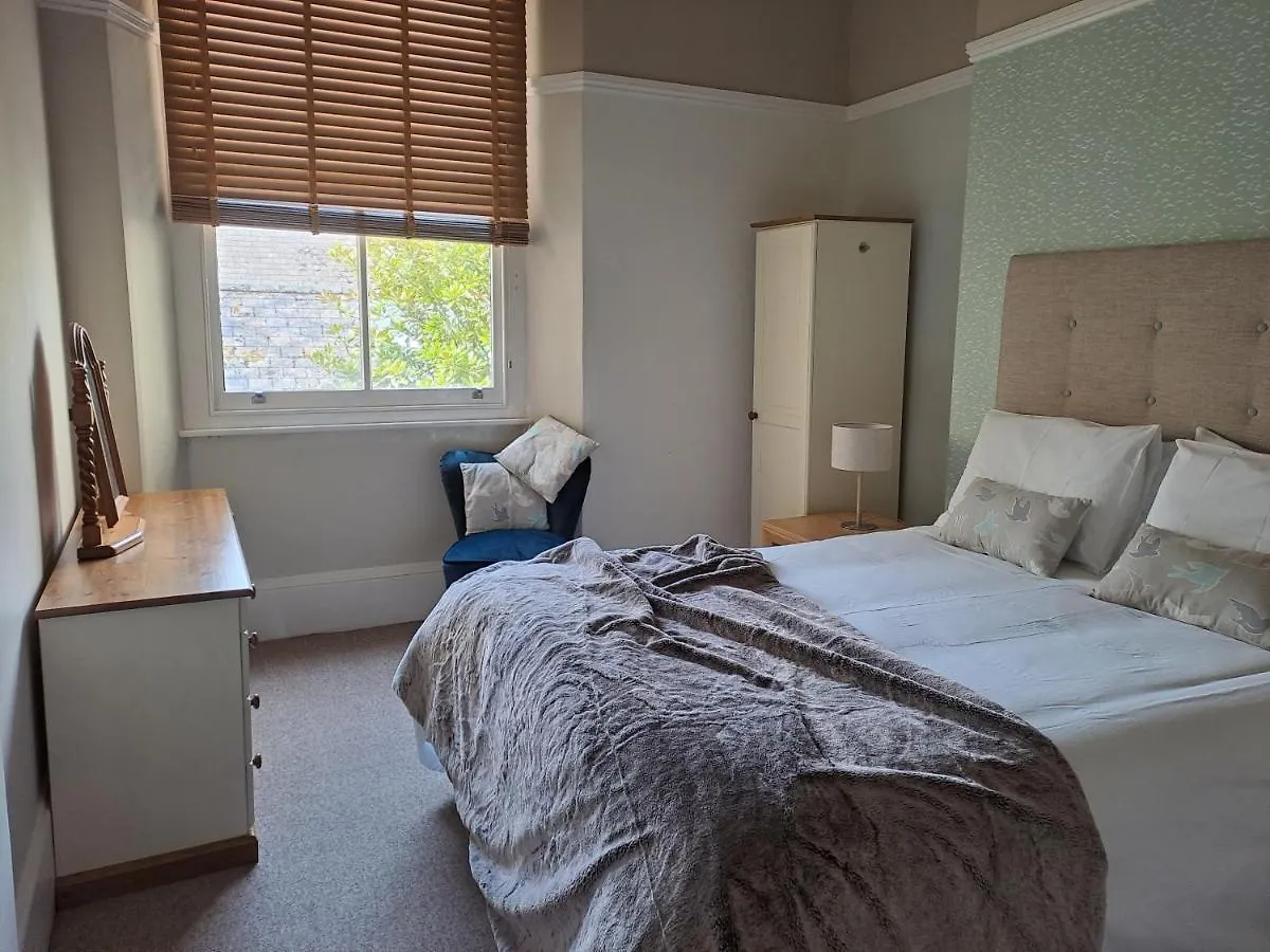 Spinnaker - Self Catering Apartment, דירה טנבי