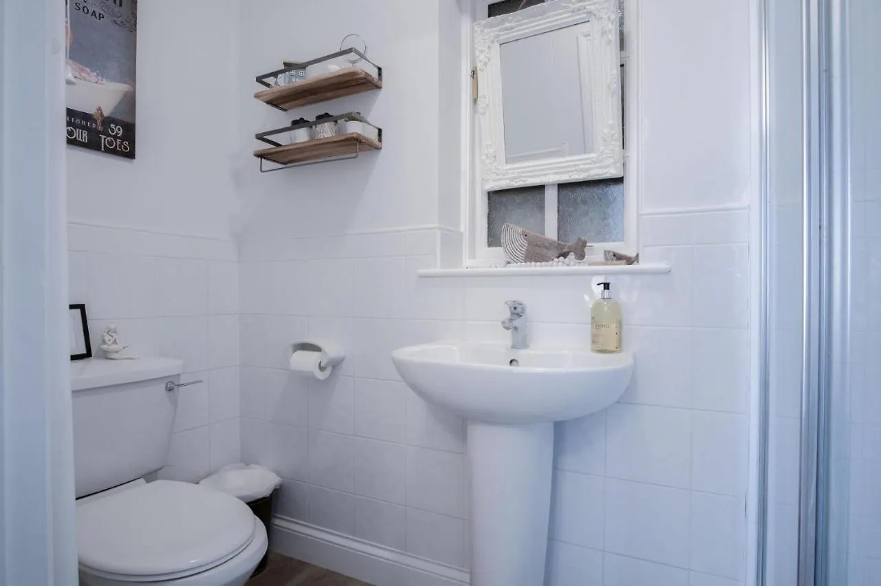 The Castle - 2 Bedroom - * Tenby