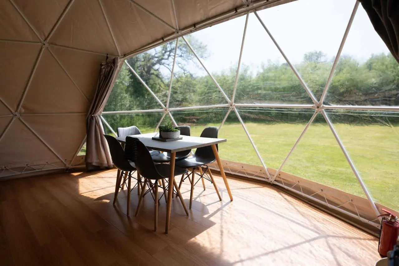 Luxusní stan Beavers Retreat Glamping Tenby