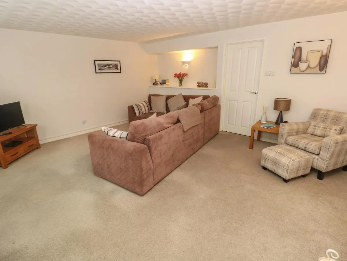 Flat 1 * Tenby