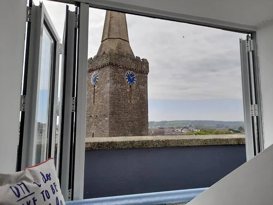 Top Floor Apartment, Sea Views Of Harbour Beach Apartment Tenby