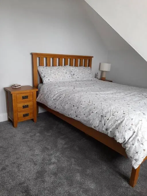 Top Floor Apartment, Sea Views Of Harbour Beach Apartment