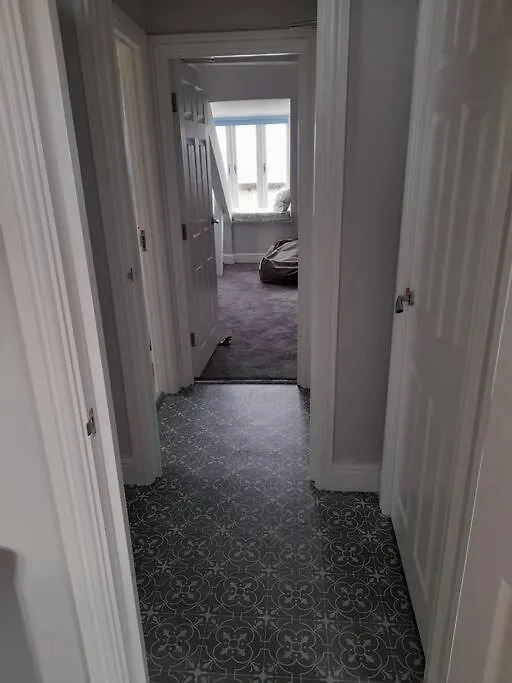 Top Floor Apartment, Sea Views Of Harbour Beach * Tenby