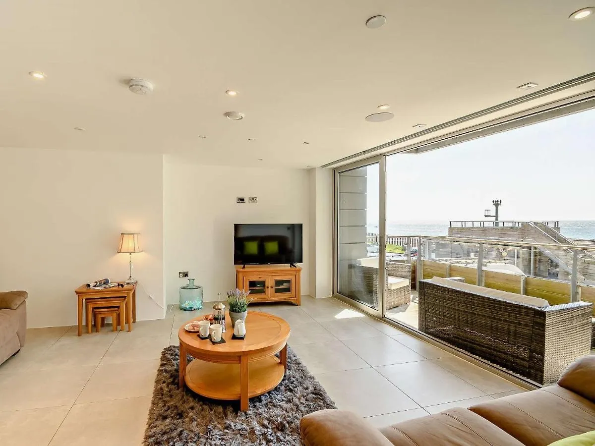 2 Bed In Fb290 Tenby