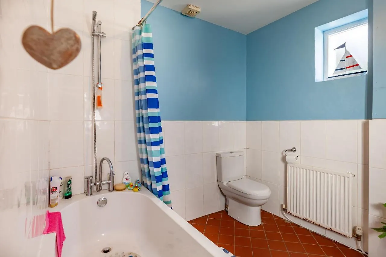 Family With Bunk Beds, Courtyard, Tv & Holiday home *