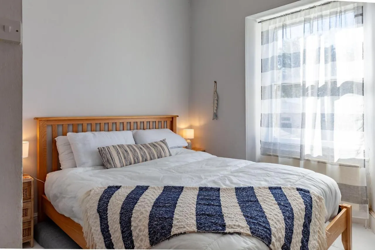Family With Bunk Beds, Courtyard, Tv & * Tenby
