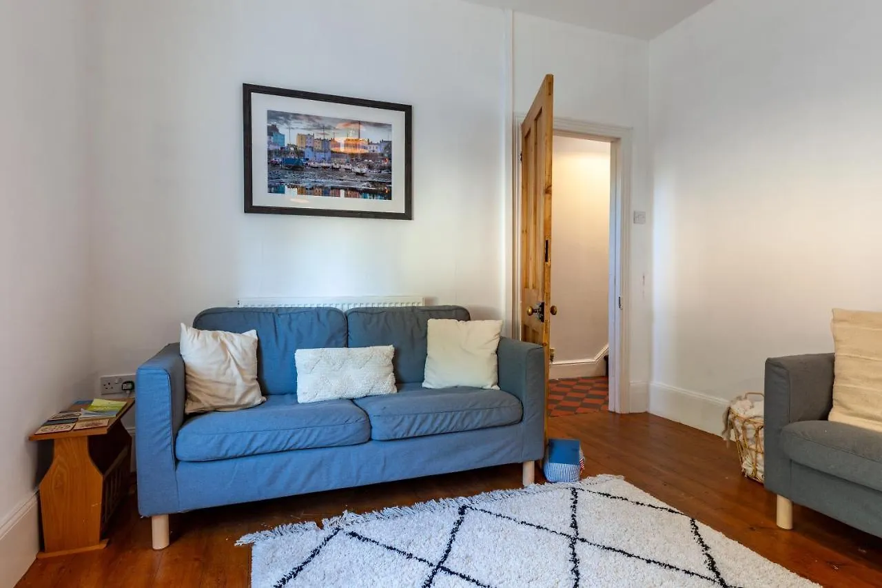 Family With Bunk Beds, Courtyard, Tv & Holiday home Tenby