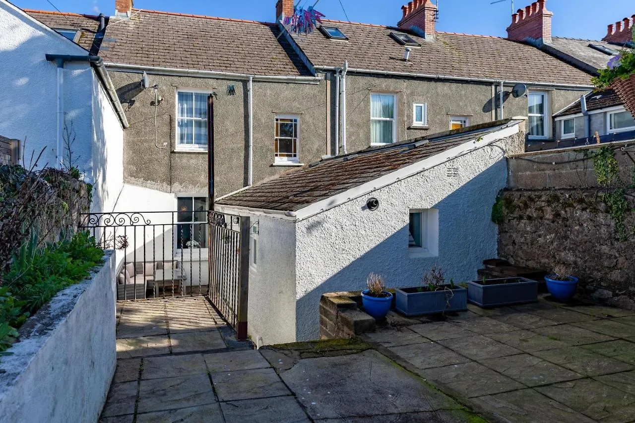 Family With Bunk Beds, Courtyard, Tv & *