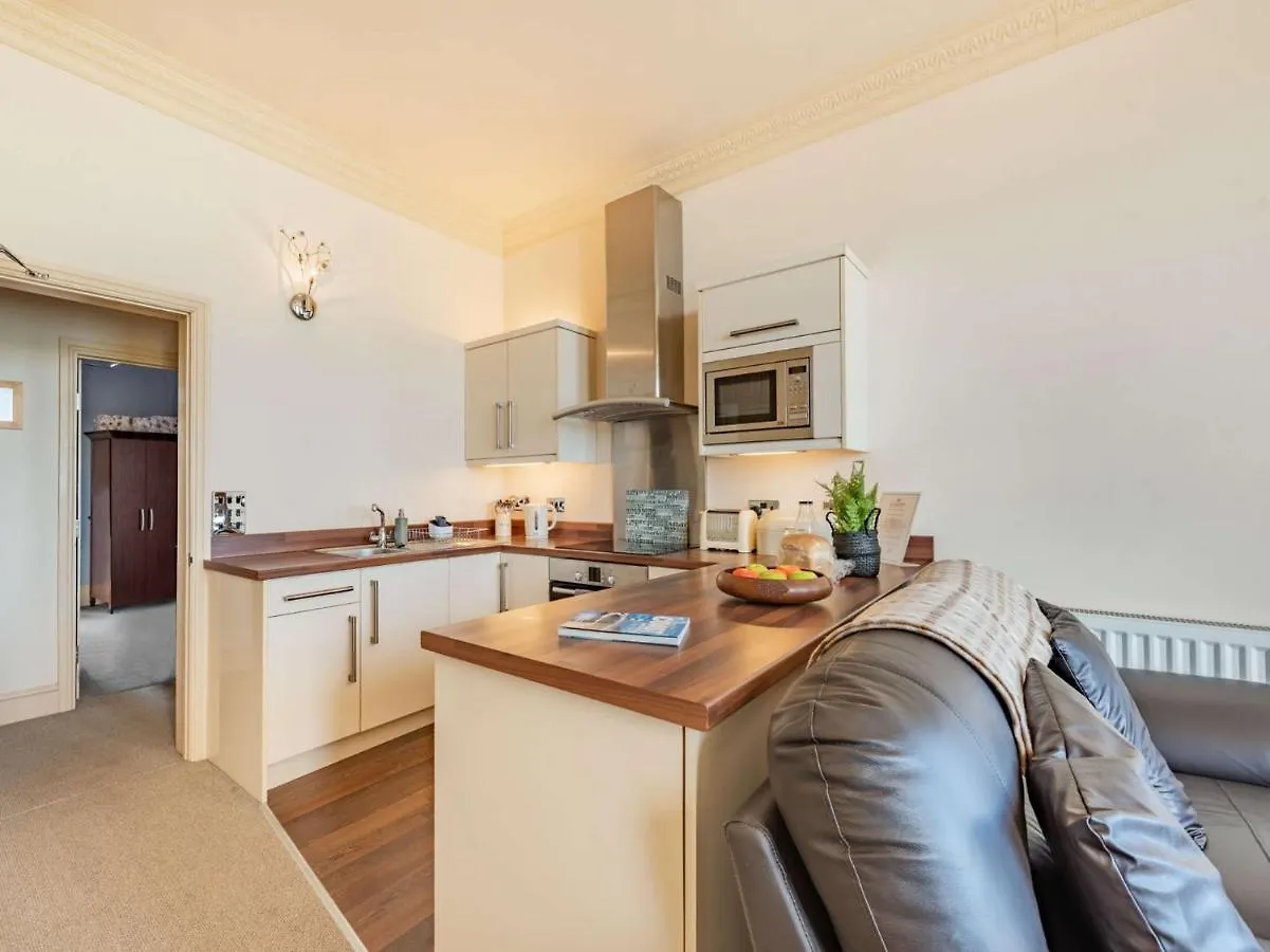 2 Bed In Fb233 * Tenby