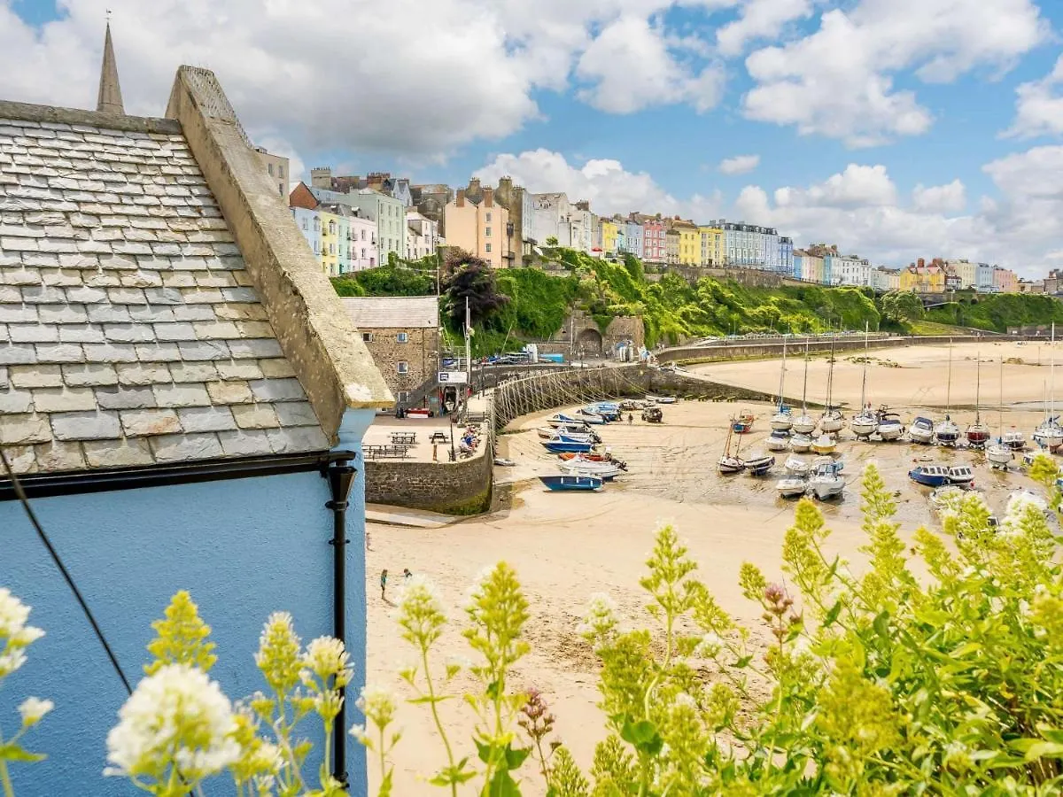 2 Bed In 87912 Tenby