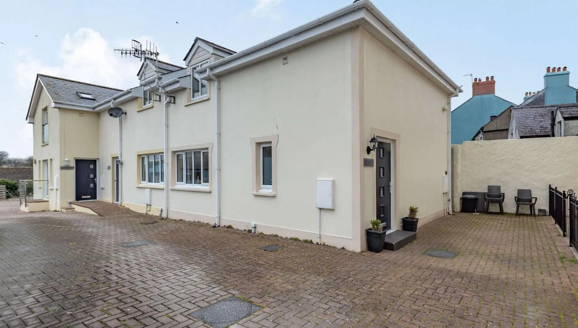 2 Bed In Fb219 * Tenby