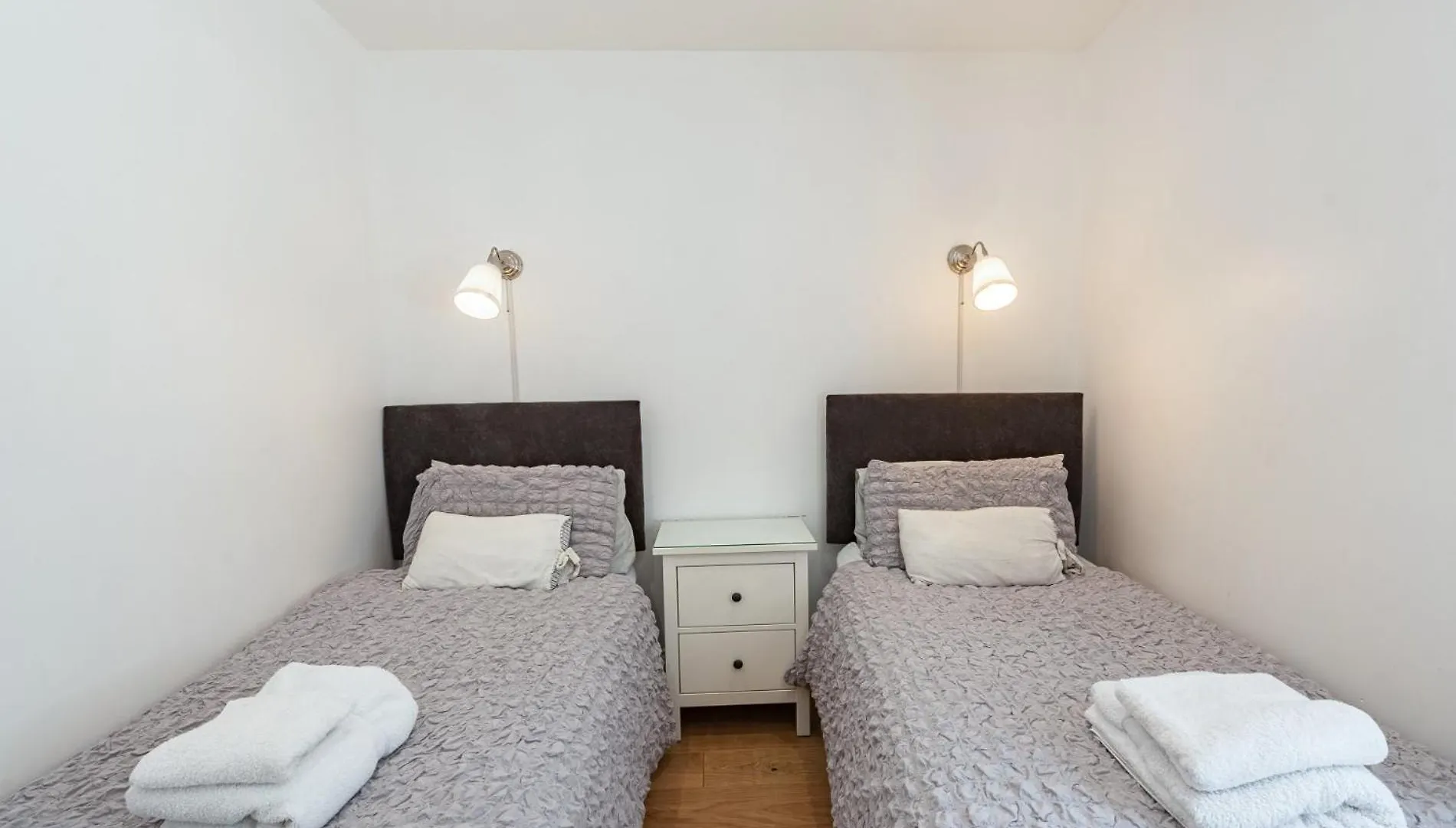 2 Bed In Fb114 Tenby