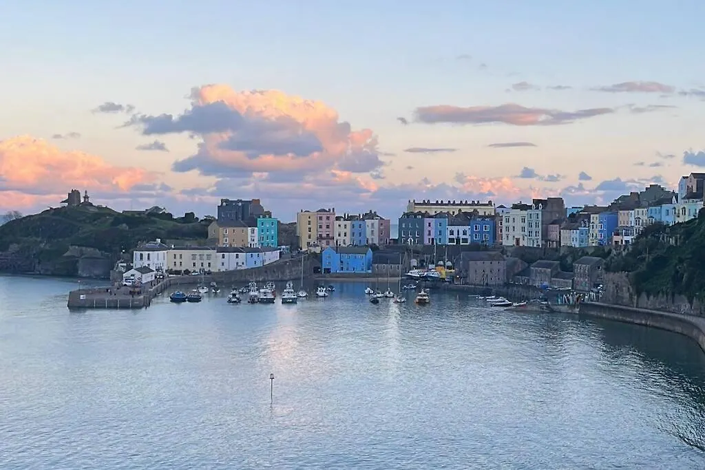 2 Bedroom Seaview Apartament Tenby